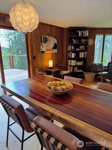 94 Raccoon Road, Sequim, WA 98382