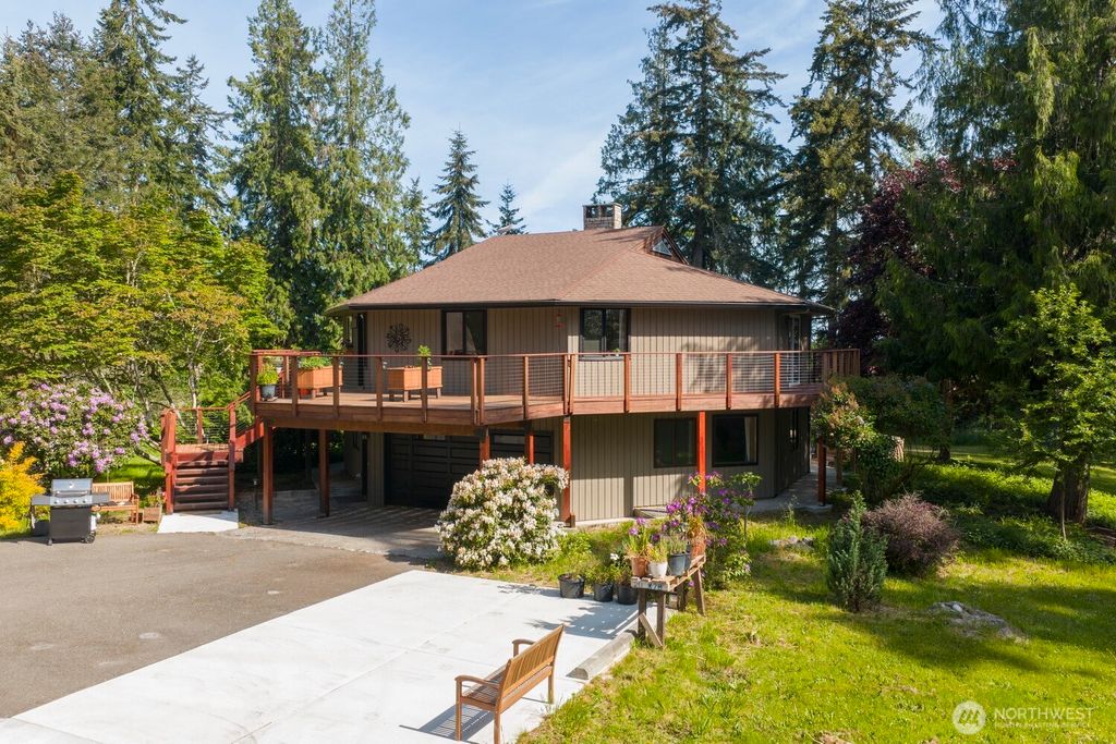 94 Raccoon Road, Sequim, WA 98382