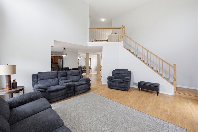 154 AUGUSTA Drive, Streamwood, IL 60107