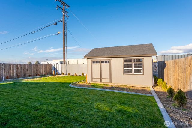 1406 E Nen Drive, Moses Lake, WA 98837