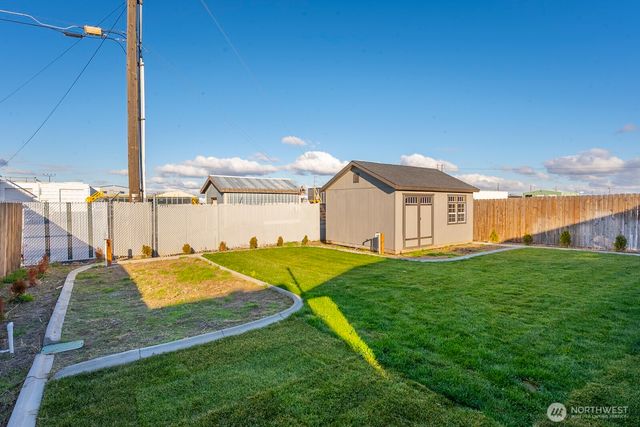 1406 E Nen Drive, Moses Lake, WA 98837