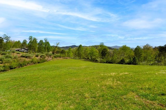 68 Countryside Lane, Hayesville, NC 28904