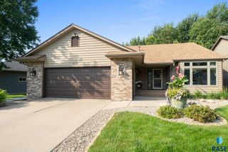 5117 E Blueridge Dr Drive, Sioux Falls, SD 57110