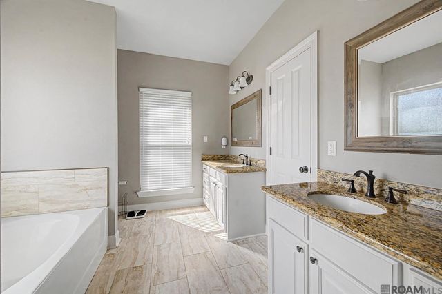 15534 Delmar Ln, Walker, LA 70785