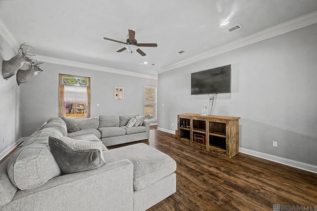 15534 Delmar Ln, Walker, LA 70785