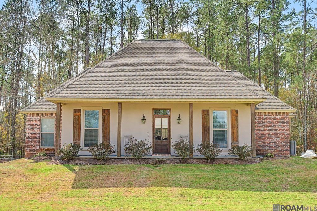 15534 Delmar Ln, Walker, LA 70785