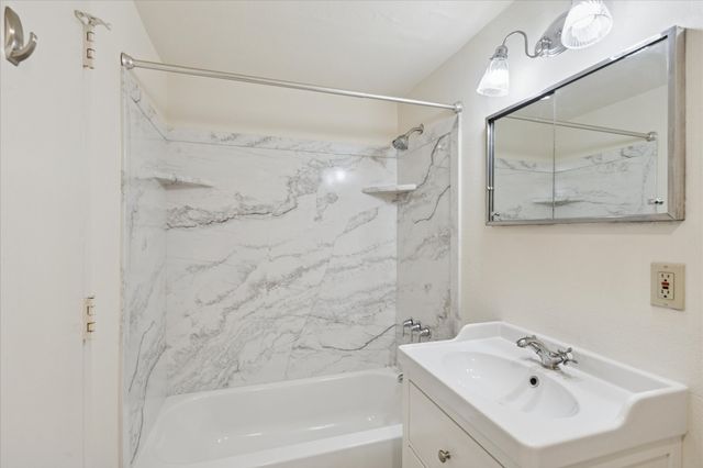 6211 W Northwest Highway G124, Dallas, TX 75225