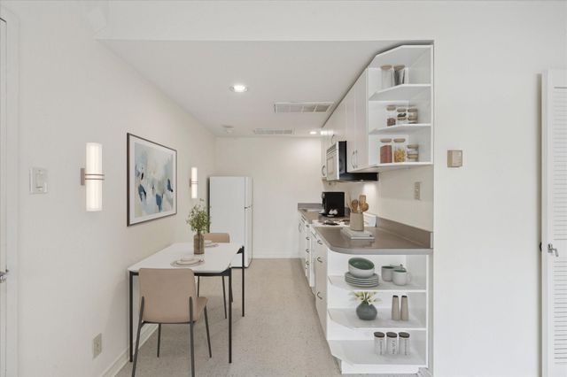 6211 W Northwest Highway G124, Dallas, TX 75225