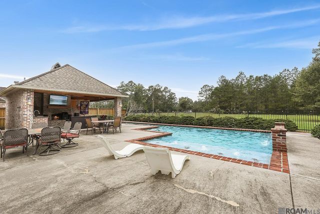 28927 Nottaway Dr, Livingston, LA 70754