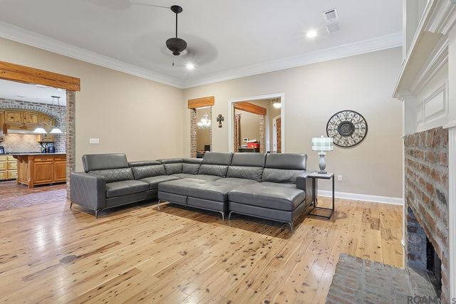 28927 Nottaway Dr, Livingston, LA 70754