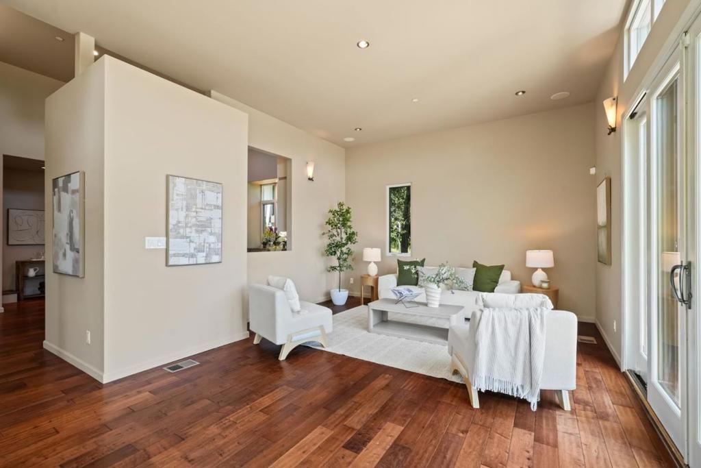 Image 12 of property listing at Address unavailable.