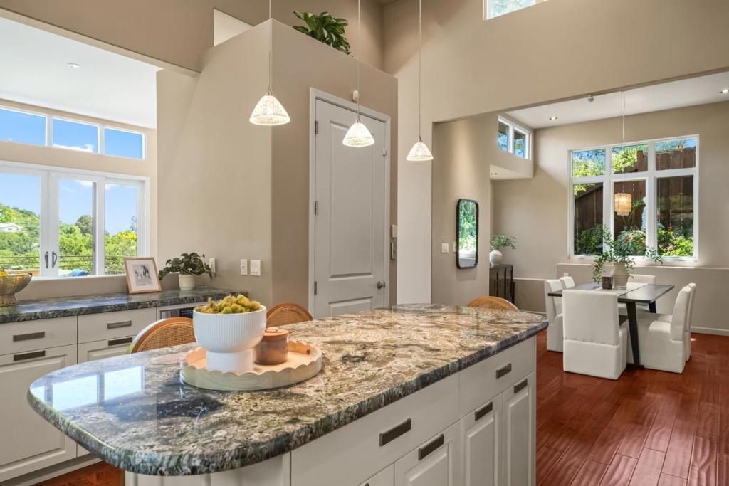 Image 17 of property listing at Address unavailable.