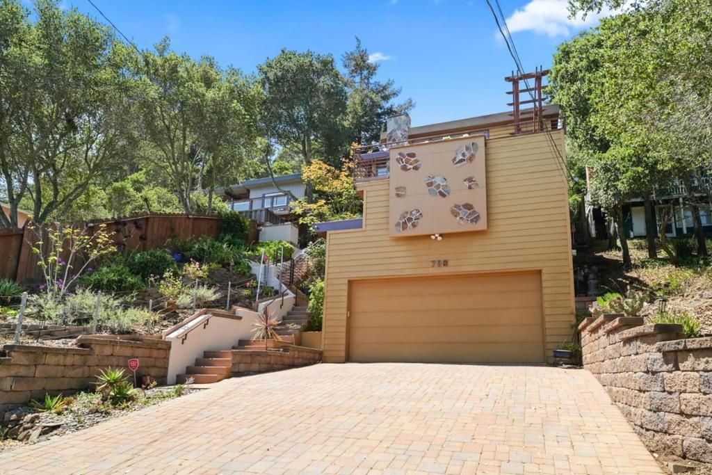 Image 2 of property listing at Address unavailable.