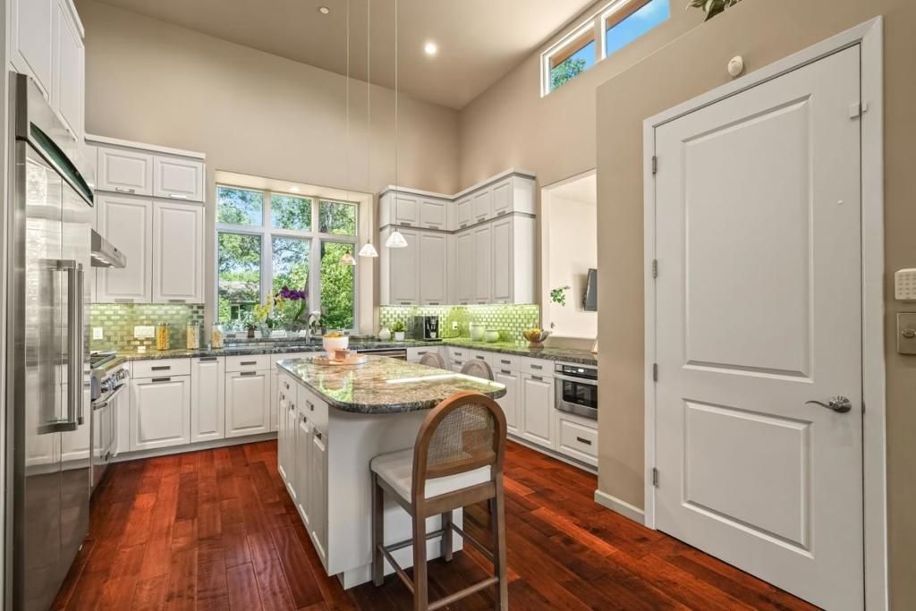 Image 20 of property listing at Address unavailable.