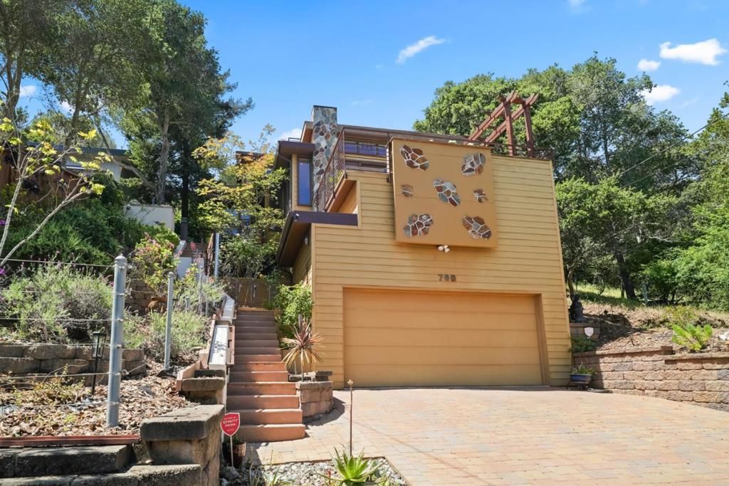 Image 3 of property listing at Address unavailable.