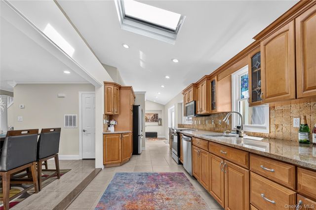 114 Southberry Lane, Levittown, NY 11756