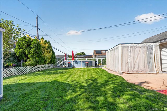 114 Southberry Lane, Levittown, NY 11756