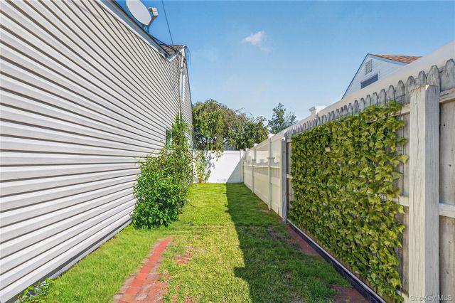 114 Southberry Lane, Levittown, NY 11756