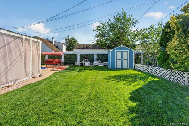 114 Southberry Lane, Levittown, NY 11756