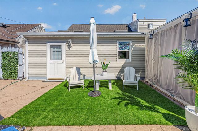 114 Southberry Lane, Levittown, NY 11756
