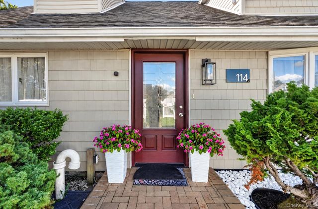 114 Southberry Lane, Levittown, NY 11756