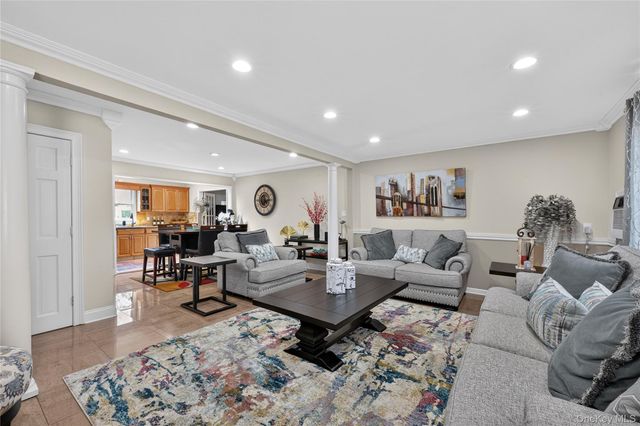 114 Southberry Lane, Levittown, NY 11756