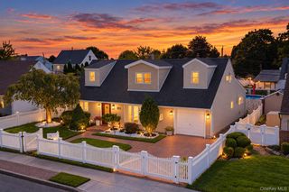 114 Southberry Lane, Levittown, NY 11756