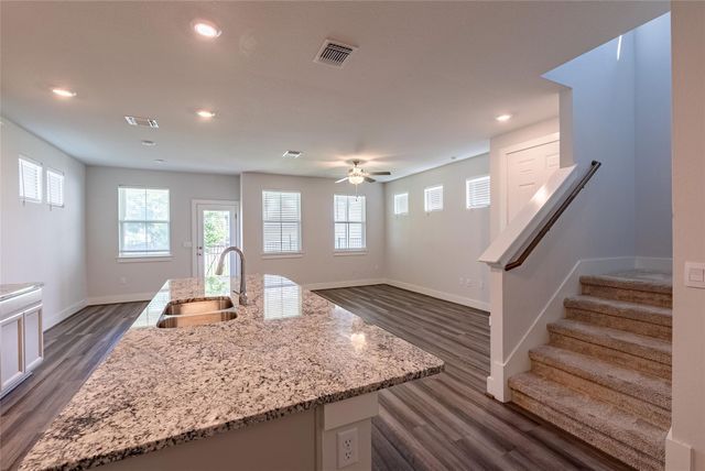 7501 Chesapeake Rail LN 208, Austin, TX 78744