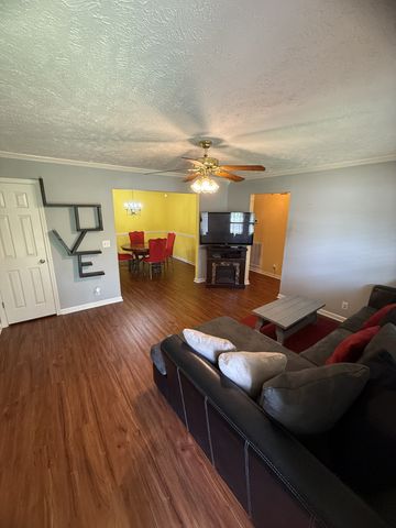 365 Royal Garden Dr, Murfreesboro, TN 37130