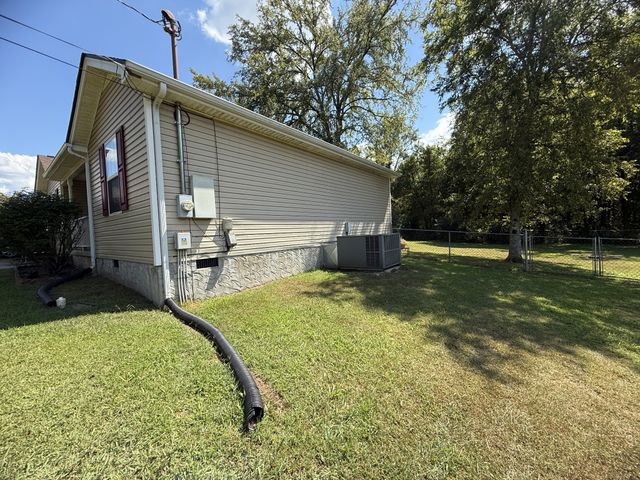 365 Royal Garden Dr, Murfreesboro, TN 37130