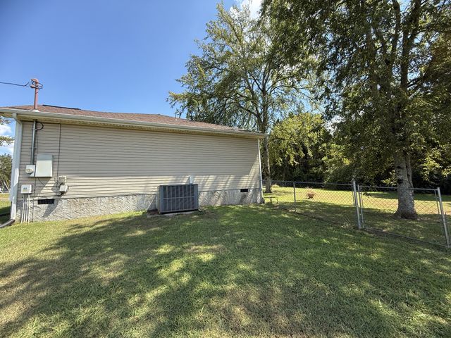 365 Royal Garden Dr, Murfreesboro, TN 37130
