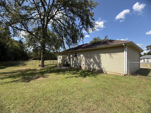 365 Royal Garden Dr, Murfreesboro, TN 37130