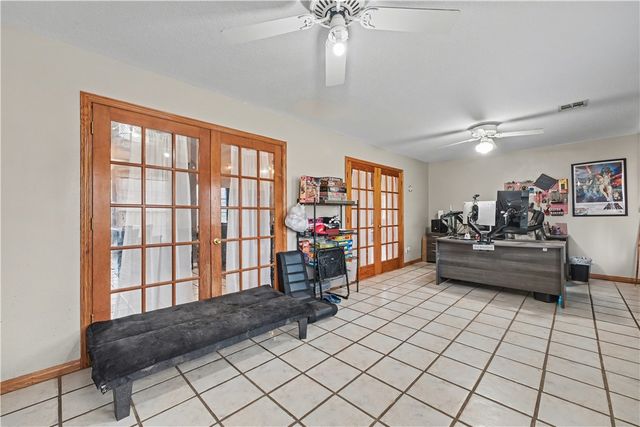 910 Raintree Court, Siloam Springs, AR 72761