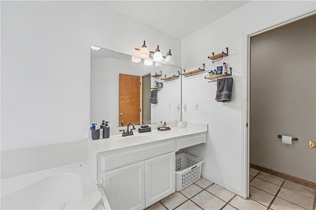 910 Raintree Court, Siloam Springs, AR 72761