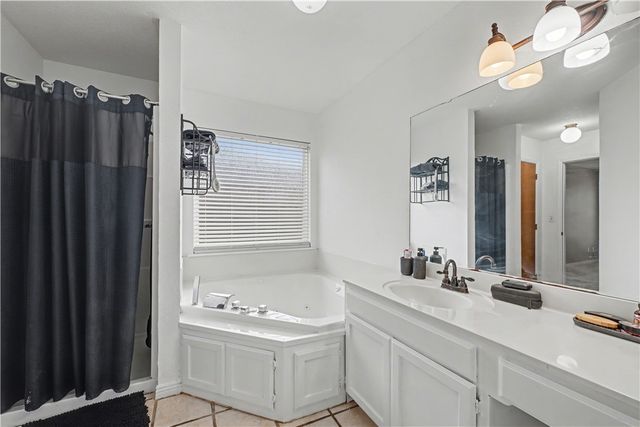 910 Raintree Court, Siloam Springs, AR 72761