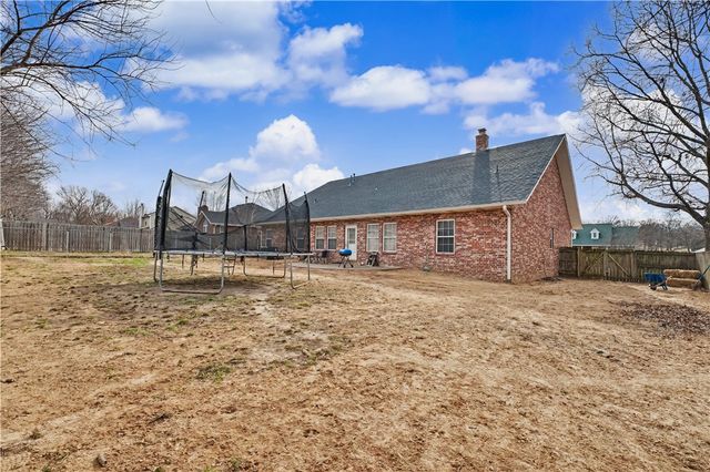 910 Raintree Court, Siloam Springs, AR 72761