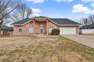 910 Raintree Court, Siloam Springs, AR 72761