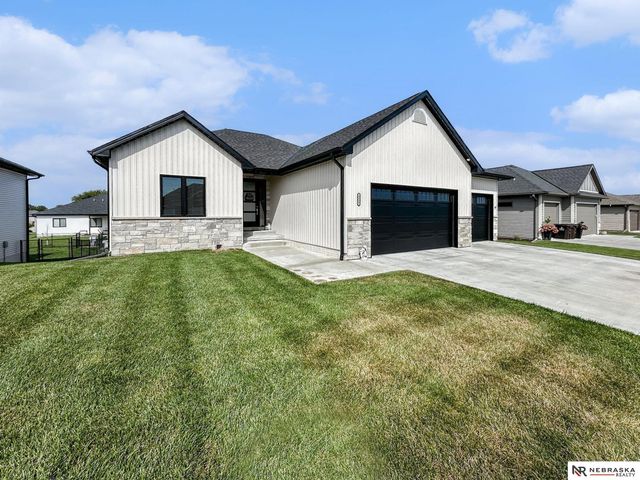 1113 Annabel Avenue, Hickman, NE 68372