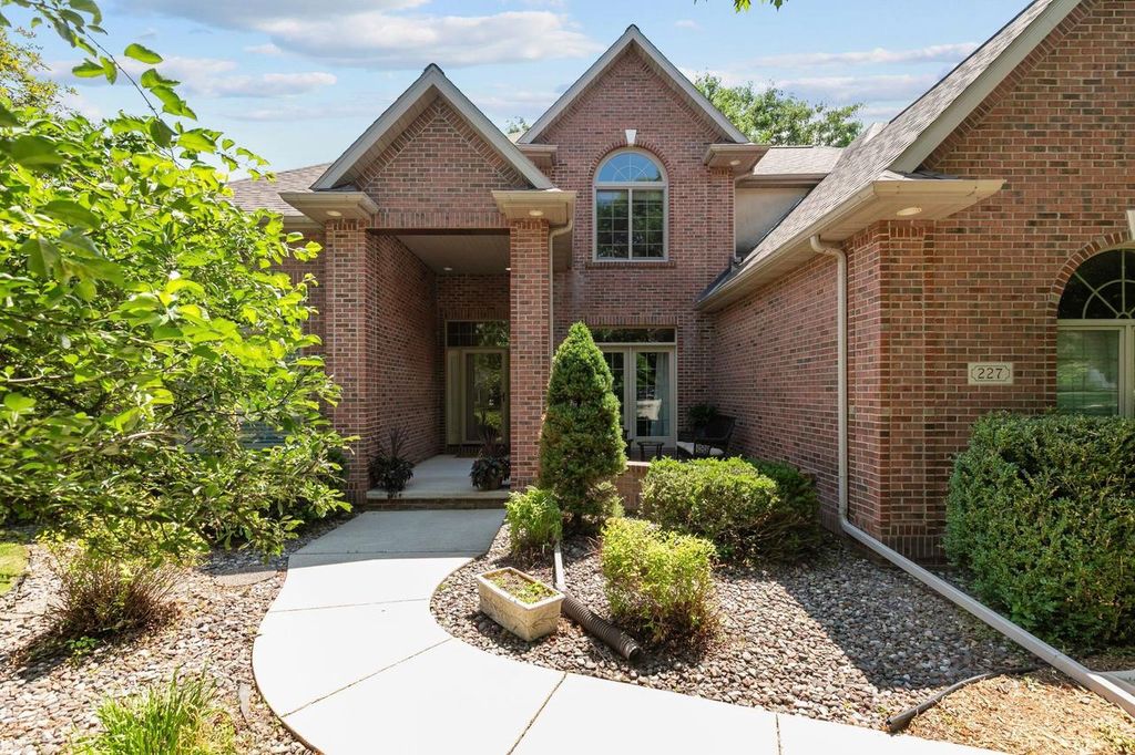 227 E MORNING GLORY DRIVE, Appleton, WI 54913