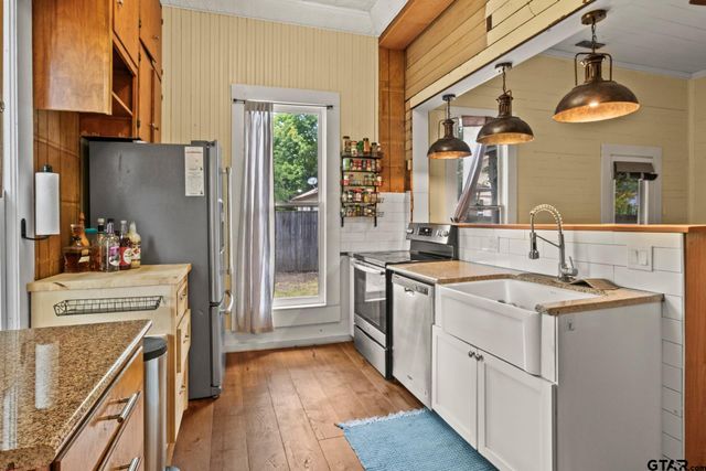 304 Holbrook, Mt Vernon, TX 75457