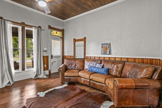 304 Holbrook, Mt Vernon, TX 75457