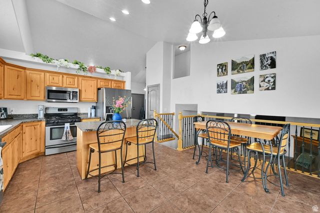 5585 S 6950 W, Hooper, UT 84315