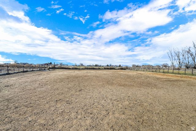 5585 S 6950 W, Hooper, UT 84315