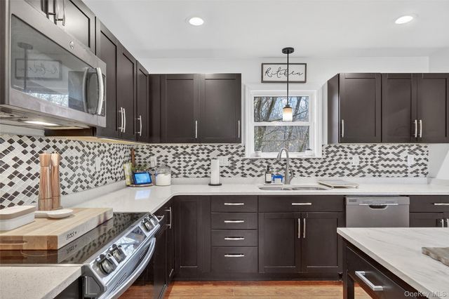 8 Ridge Road, Wallkill, NY 12589