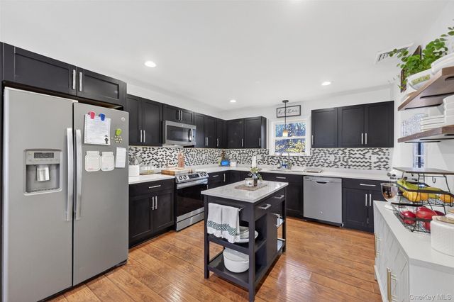 8 Ridge Road, Wallkill, NY 12589