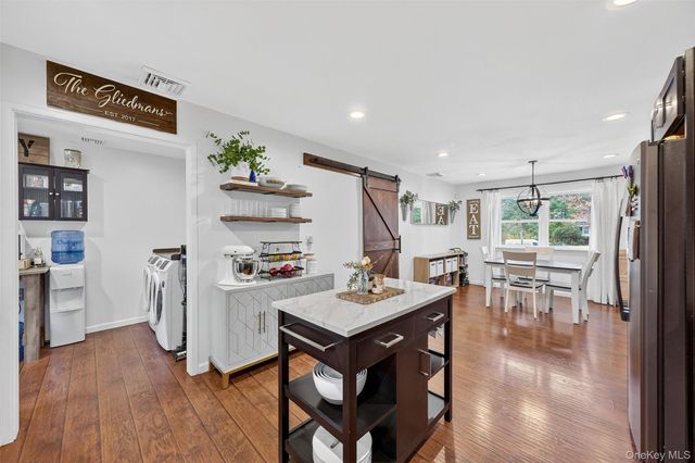 8 Ridge Road, Wallkill, NY 12589