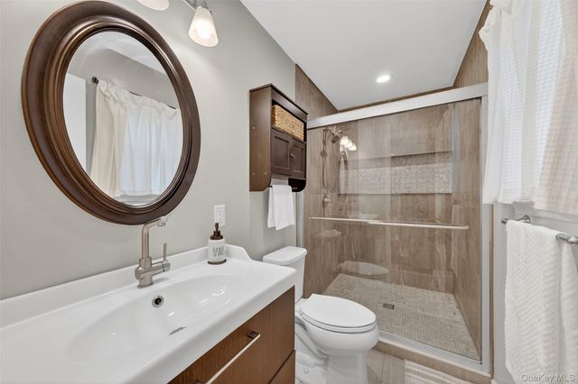 8 Ridge Road, Wallkill, NY 12589