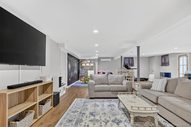 8 Ridge Road, Wallkill, NY 12589