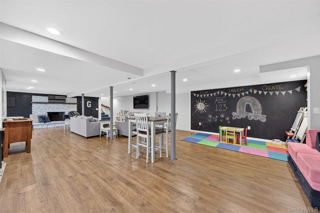 8 Ridge Road, Wallkill, NY 12589