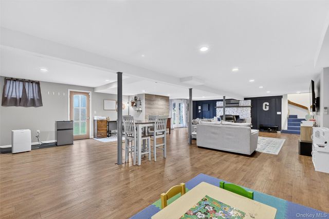 8 Ridge Road, Wallkill, NY 12589